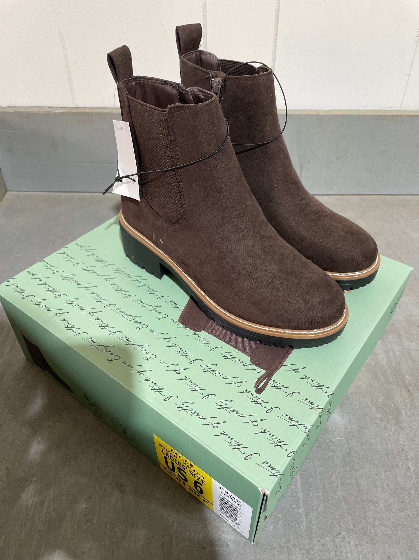 Kensie Kayla B Women’s Chelsea Boots