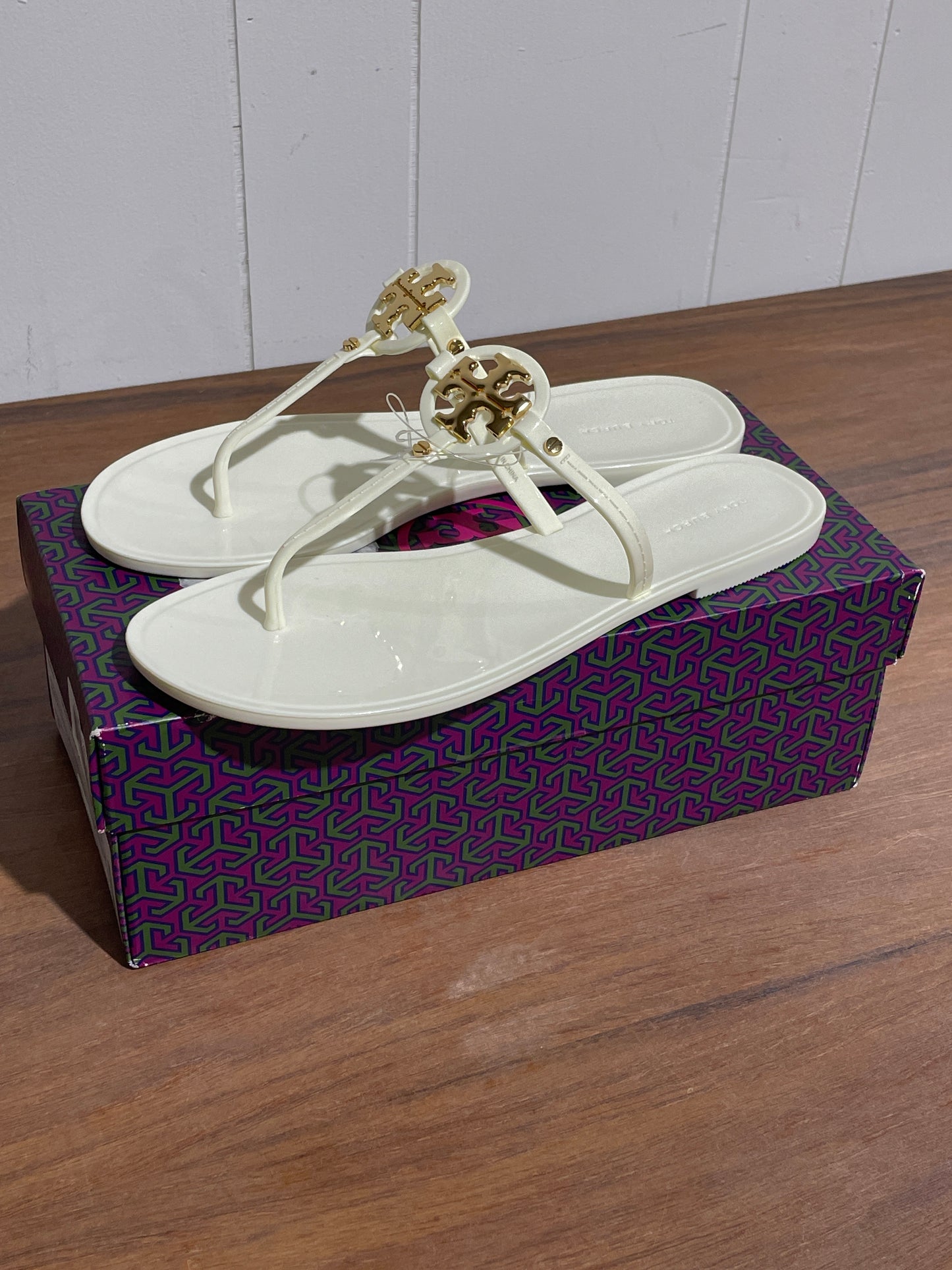 Tory Burch Women’s Mini Miller Flat Thong Ivory/Gold Size 9