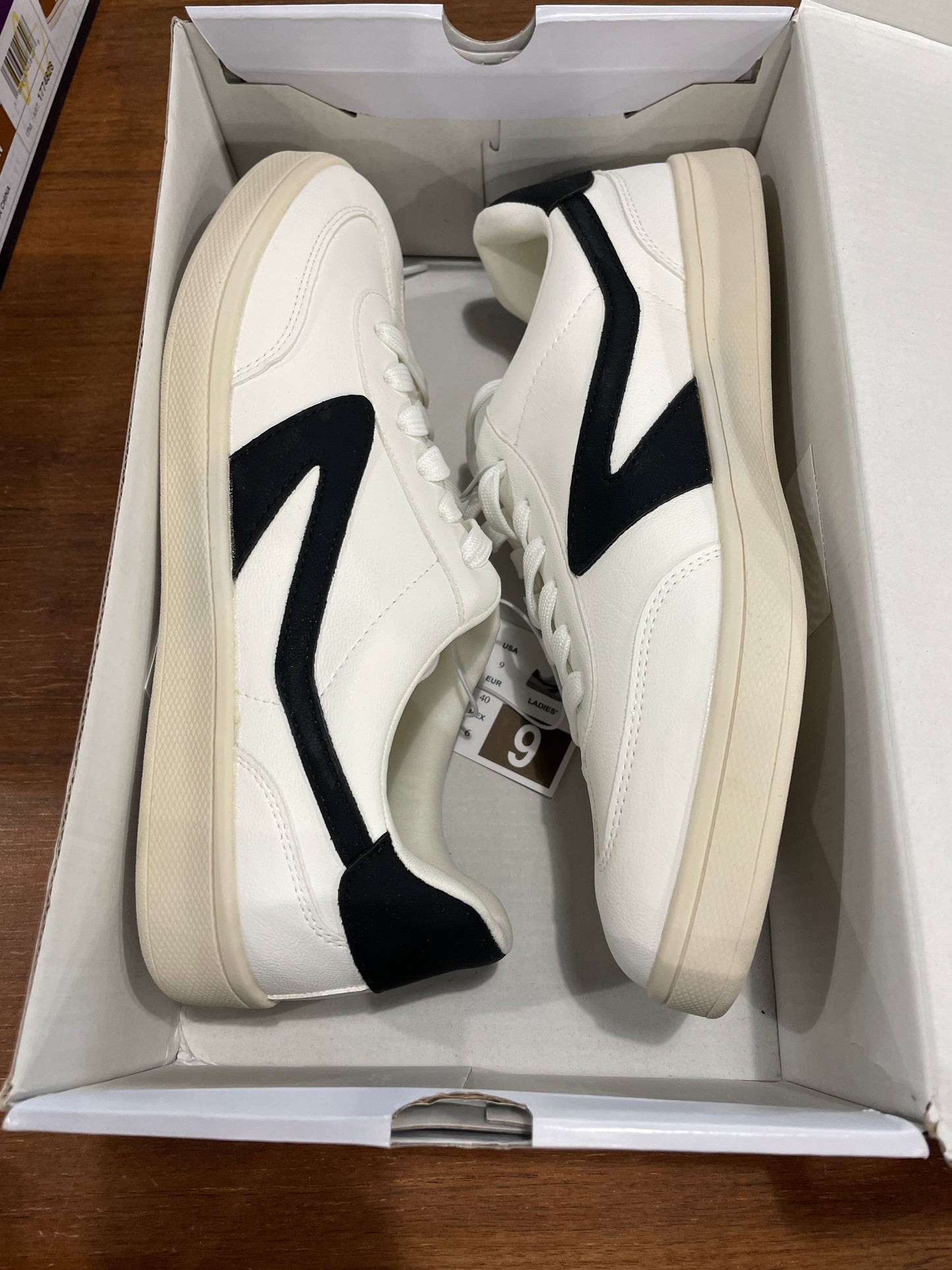 Dolce Vita Vassar Women’s Sneakers