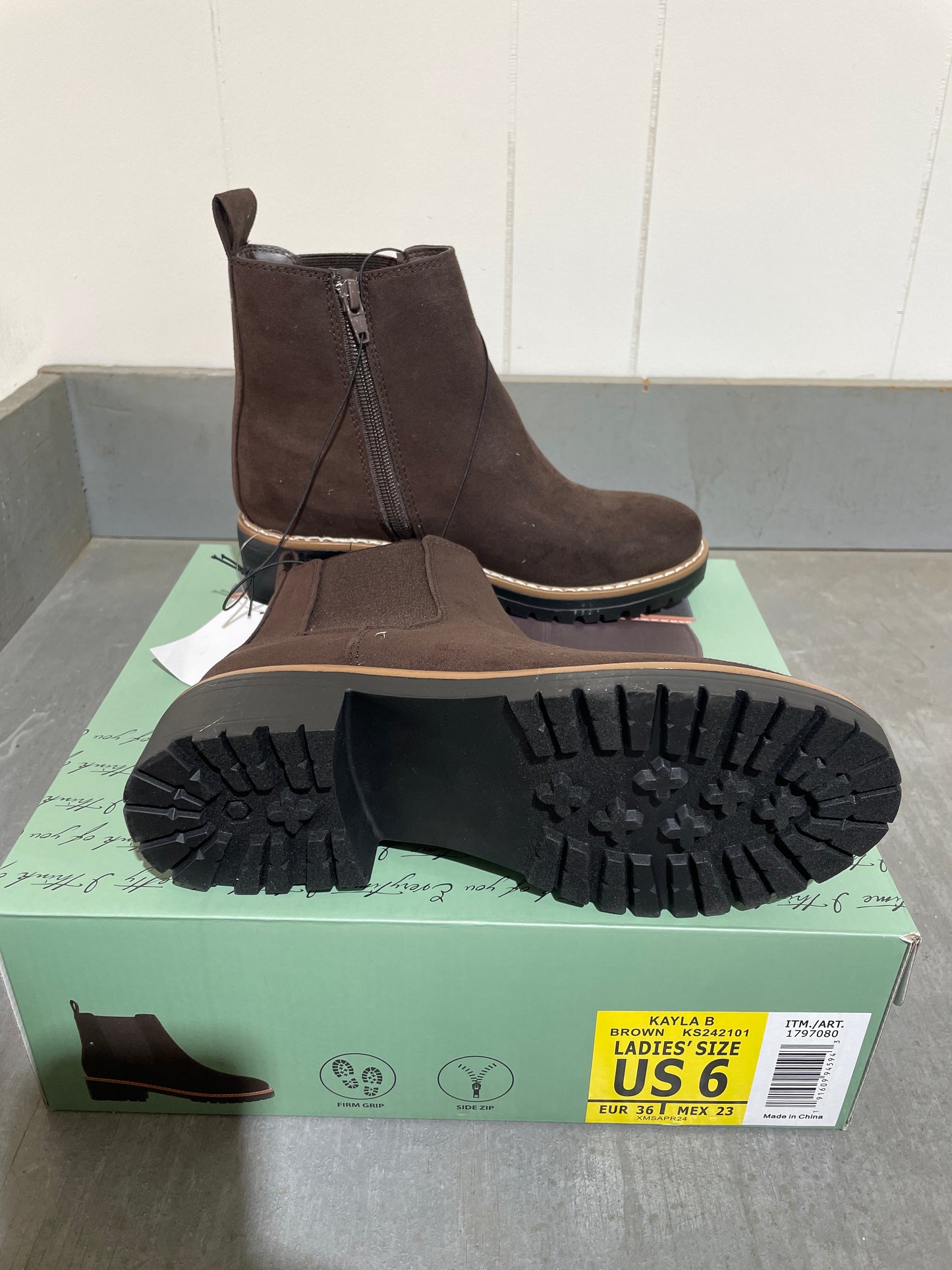 Kensie Kayla B Women’s Chelsea Boots