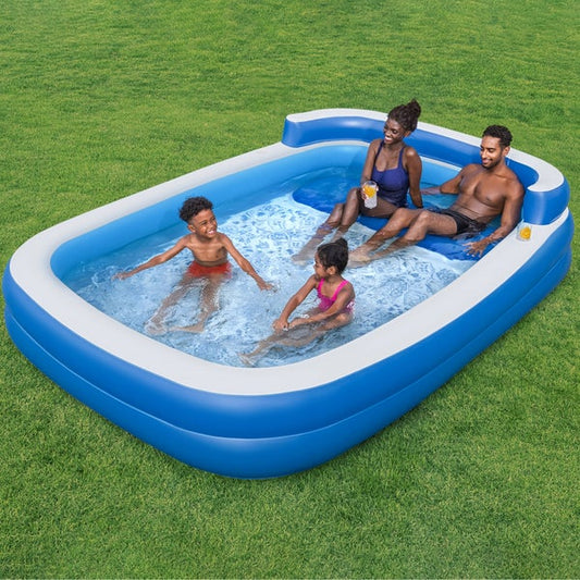 Family Lounge Pool