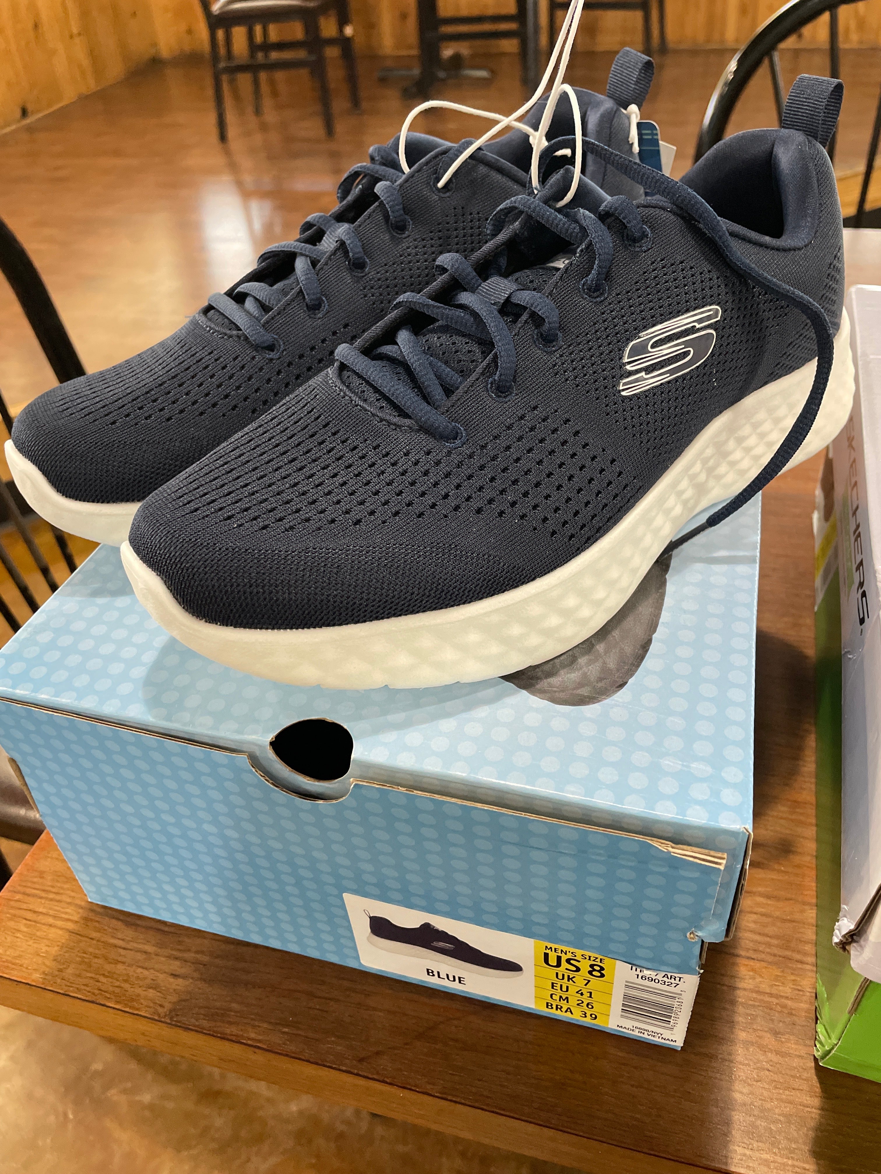 Air cooled memory foam skechers mens on sale