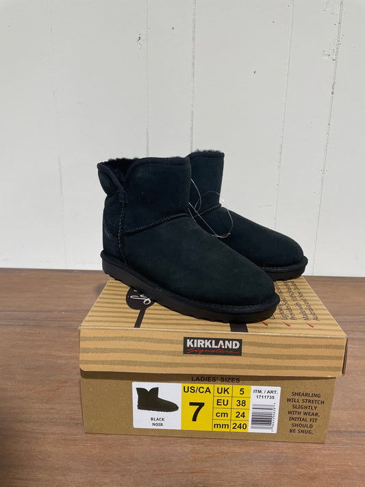 Ladies Shearling Scalloped Edge Boot Kirkland